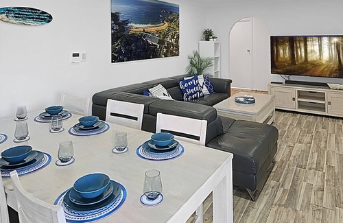 Malua Bay Casa | Skyes Beach House - Beachfront Getaway
