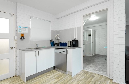 Malua Bay Casa | Skyes Beach House - Beachfront Getaway