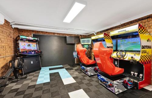 Malua Bay Casa | Skyes Beach House -Views, Spas, Sauna, Arcade Games