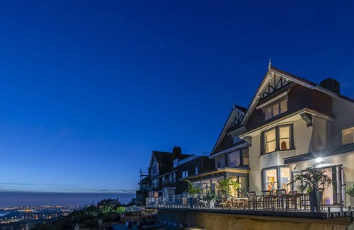 St Leonards-On-Sea Villa | Skyfall - Six Bedroom Villa, Sleeps 14