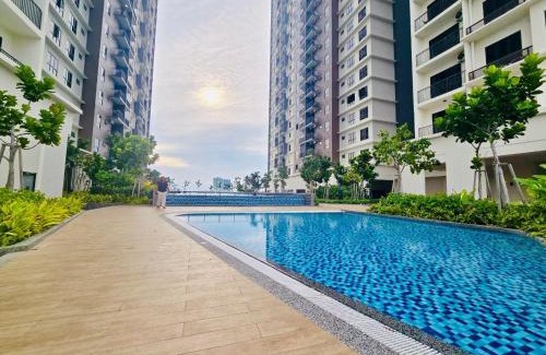 Central Seberang Perai Apartamento | SkyHigh Family suites - 3BR, swimming pool, KTV & Game sets & many more!