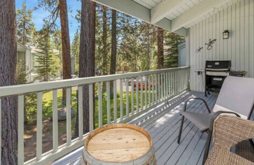 Lake Forest Condominio | Skylandia Escape by Tahoe Mountain Properties
