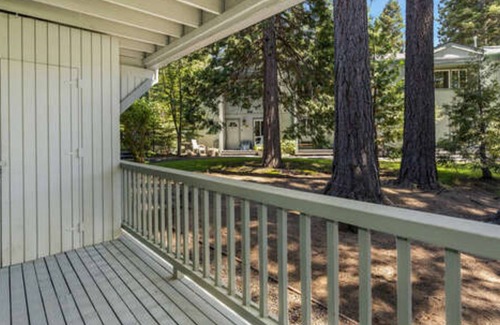 Lake Forest Condominio | Skylandia Escape by Tahoe Mountain Properties