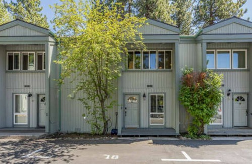 Lake Forest Condominio | Skylandia Escape by Tahoe Mountain Properties