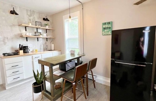 Valparaiso Apartamento | Skylar Comfy 1-bedroom Apartment in Valparaiso University Short Term Stays