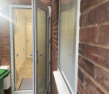Slough Apartamento | Skylight Deluxe Apartment with free parking, close to Windsor, Legoland and Heathrow