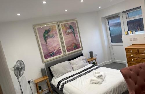 Slough Apartamento | Skylight Deluxe Apartment with free parking, close to Windsor, Legoland and Heathrow