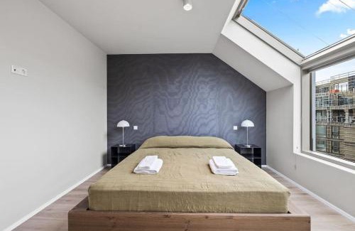Vesturbær Apartamento | Skylight Lux 3BR/2BA City Center with Free Parking