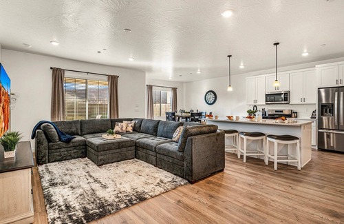 St. George Casa | Skyline 1645|Fire pit, Paddle boards, EV Charger, Community Amenities!