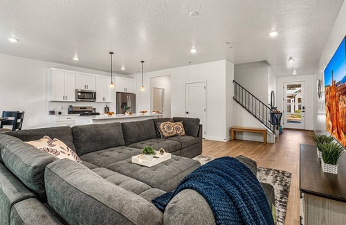 St. George Casa | Skyline 1645|Fire pit, Paddle boards, EV Charger, Community Amenities!