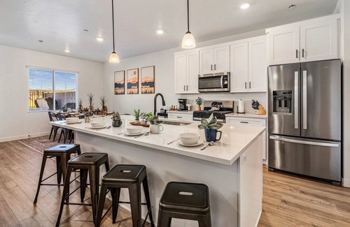 St. George Casa | Skyline 1694|Hot Tub, Arcade Games, Nintendo Switch, Community Amenities!