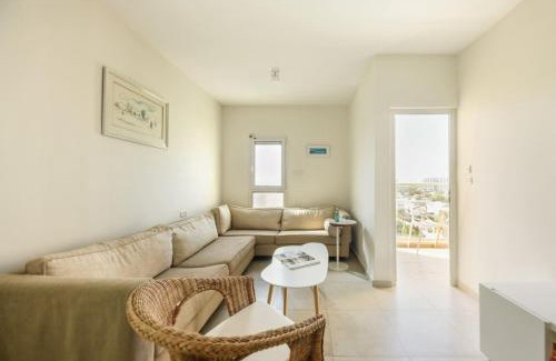 Herzliya Pituach Apartamento | Skyline 1BR Apartment with City and Sea View Sea N' Rent