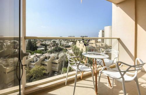 Herzliya Pituach Apartamento | Skyline 1BR Apartment with City and Sea View Sea N' Rent