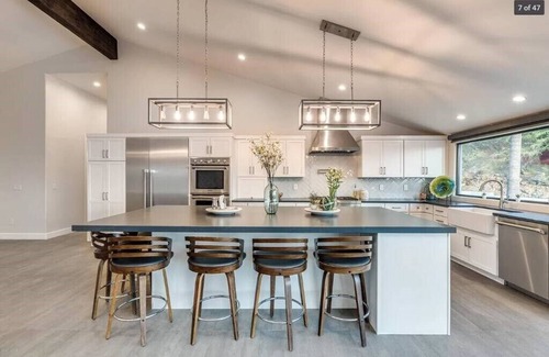 Shadow Ridge Casa | Skyline: 5 bed/6 bath, amazing views, tennis & basketball courts, pool, hot tub
