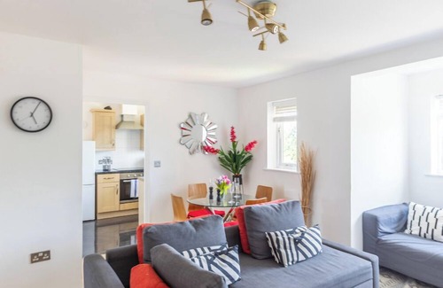 Woolwich Apartamento | Skyline Haven Modern 2BR w/ Free Parking & 4kTV