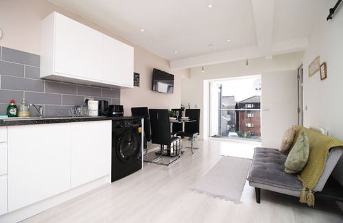 Castle Apartamento | Skyline Immaculate 2-bed Apartment in Swansea