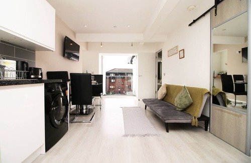 Castle Apartamento | Skyline Immaculate 2-bed Apartment in Swansea