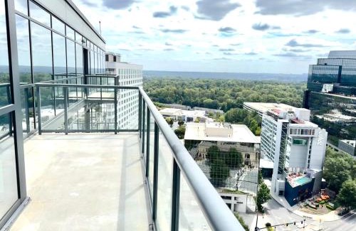 North Buckhead Apartamento | Skyline Luxe Penthouse, Top Floor, Balcony, Pool, Amazing View