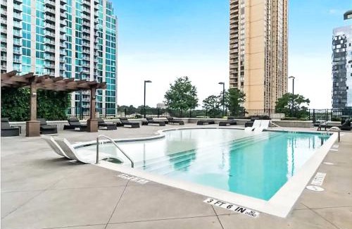 North Buckhead Apartamento | Skyline Luxe Penthouse, Top Floor, Balcony, Pool, Amazing View