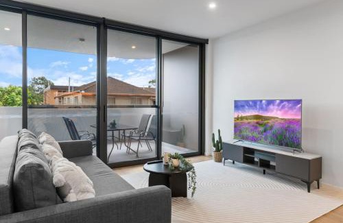 East Brisbane Apartamento | Skyline n Rooftop Pool 2BR Modern Stay Near CBD