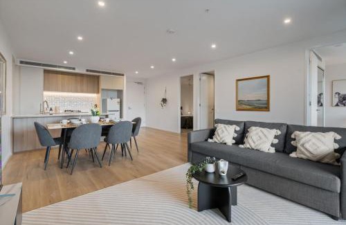 East Brisbane Apartamento | Skyline n Rooftop Pool 2BR Modern Stay Near CBD
