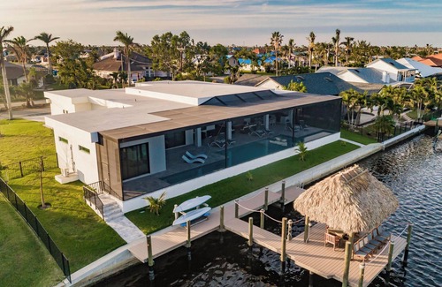 Eight Lakes Casa | Skyline Paradise Charming 5-bedroom house with WiFi and AC in lovely Cape Coral