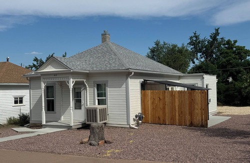 Canon City Casa | Skyline Retreat Charming 3-bedroom house with AC and WiFi in Cañon City