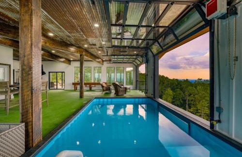 Sevierville Casa | Skyline Sanctuary by AvantStay Indoor Pool Game Room Firepit Mountain Views Luxe Design