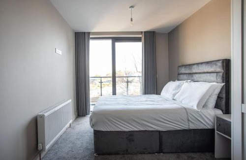 Belfast Apartamento | Skyline Serenity: Exquisite 3-Bedroom Ultra-Luxury Penthouse