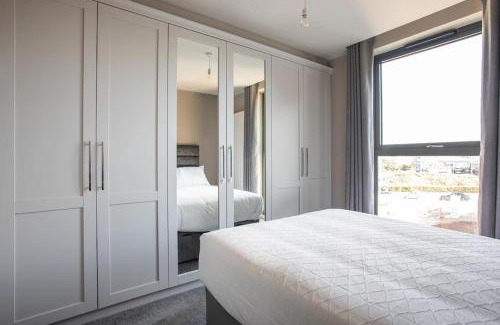 Belfast Apartamento | Skyline Serenity: Exquisite 3-Bedroom Ultra-Luxury Penthouse