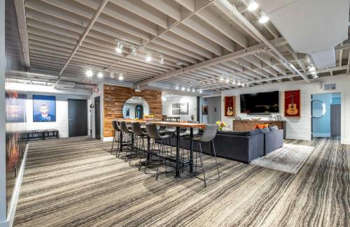Downtown Nashville Apartamento | Skyline Suite with Penthouse & Rooftop Deck 6BR by Maddox Hotel