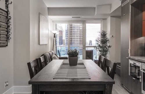 Toronto Entertainment District Apartamento | Skyline Suites - Next to MTCC, ACC & CN Tower