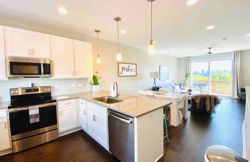 Katie Hill Neighborhood Casa | Skyline Views/3 Miles to Downtown/WeeklyDiscounts/Pet Friendly