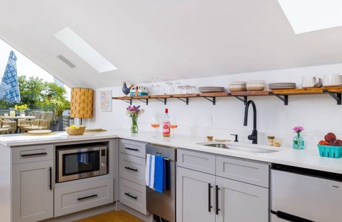 Barton Heights Casa | Skyline Views, Hot Tub | Skyline - Portoro