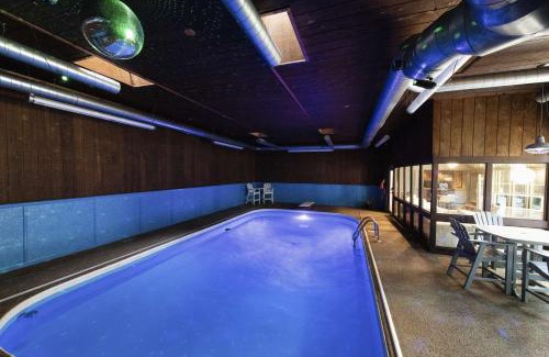 Elkhorn Casa | Skyline Villa Indoor Pool Hot Tub