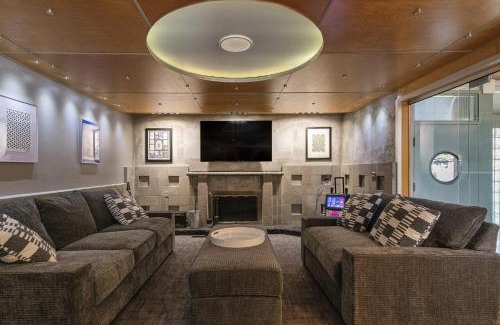 Elkhorn Casa | Skyline Villa Indoor Pool Hot Tub