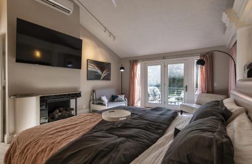 Elkhorn Casa | Skyline Villa Indoor Pool Hot Tub