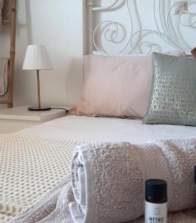 Perama Apartamento | Skyline Vista - Sea View Apartment with Free Parking