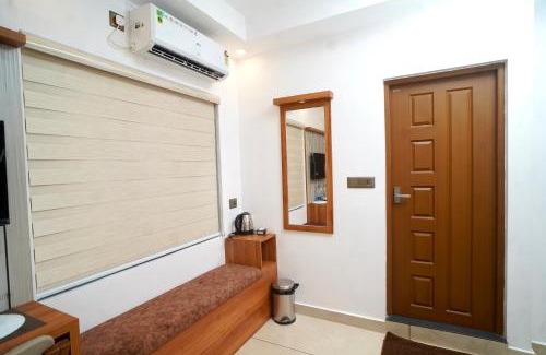 Alwaye Cabina | Skyluxe Airport Hotel