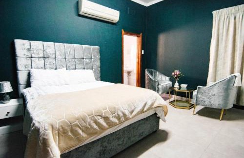 Greater Johannesburg Metropolitan Area Cabina | Skypz Home Lodge