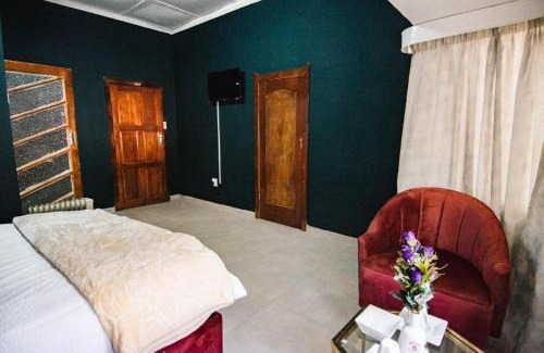 Greater Johannesburg Metropolitan Area Cabina | Skypz Home Lodge