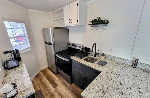 Stanton Cabina | Skyridge Woodland Cabin @ tranquil High Rock - Wi-Fi, Hot tub, Pet friendly