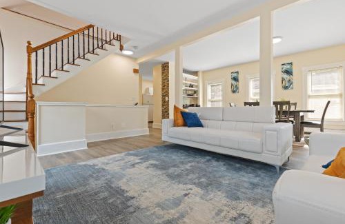 High Street Hill Apartamento | Skyrise Two Stories - Centrally Located