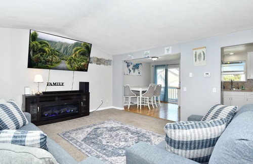 Five Corners Casa | SkyRoom - Private 1-bedroom Room in lovely Vancouver Home