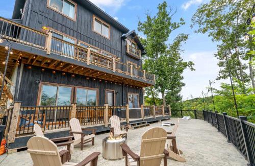Sevierville Casa | Skys the Limit - Pool - Theater - Views