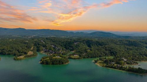 Sevierville Casa | Skys the Limit - Pool - Theater - Views