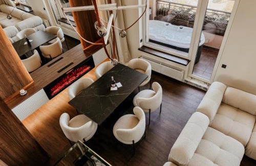 Pechers'kyi District Apartamento | SkySpa Apartments - апартаменти з джакузі на терасі з видом на Печерськ