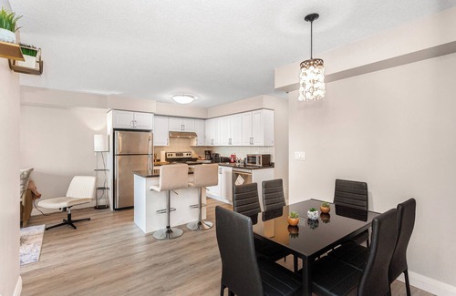 Downtown Mississauga Condominio | SkyView 2+1 Condo Stunning Views Steps to SQ1 Mall