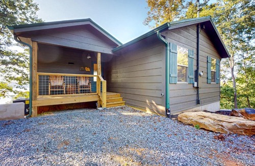 Dandridge Casa | Skyview Lake Retreat