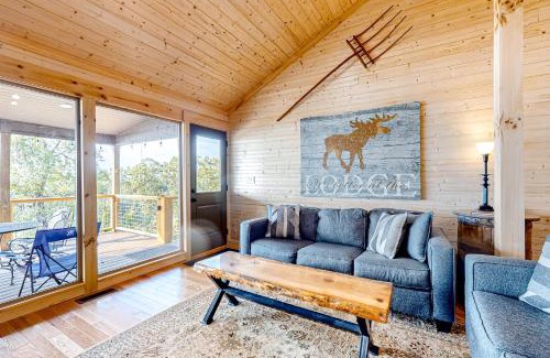 Dandridge Casa | Skyview Lake Retreat
